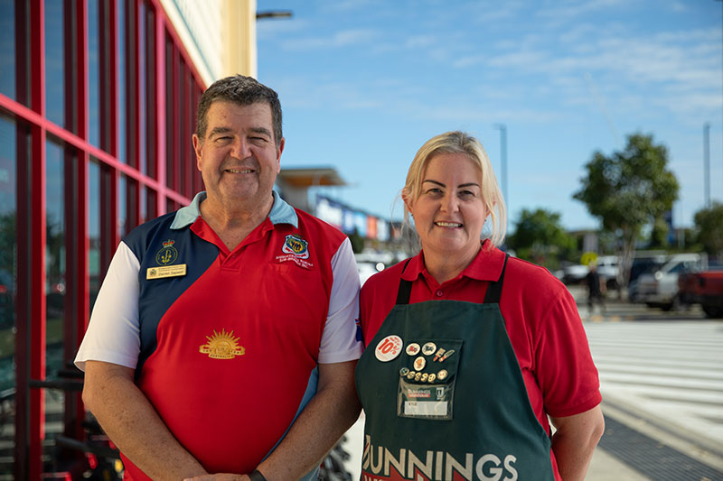 Darren and Bunnings Robina Activities Organiser Kylie Mosen