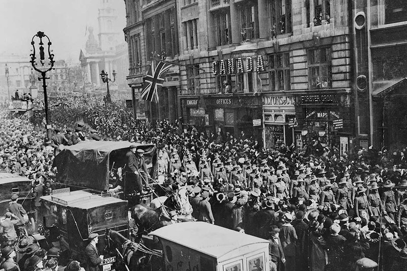 Australian and New Zealand soldiers marching to Westminster Abbey in London on ANZAC Day in 1916. National Museum Australia