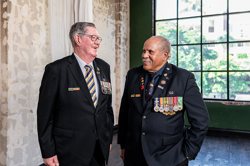Vietnam veterans John Burns and Des Kearton standing together. 