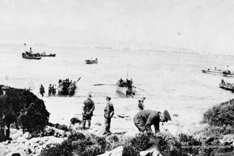 ANZAC troops landing at Gallipoli, 25 April  1915. Commander of the 1st Australian Division - Major General Bridges is in the foreground.