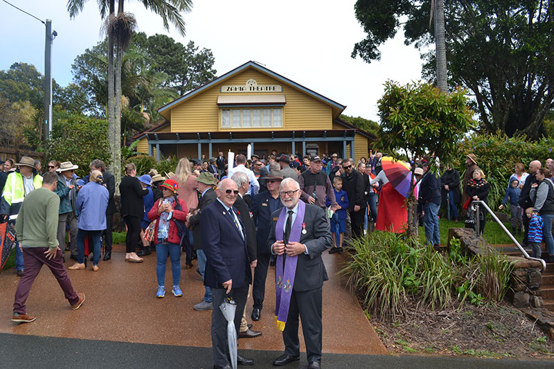 Image: Tamborine Times - Hugh Alexander with Padre Frank White