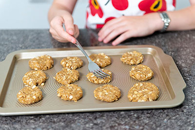 Bake ANZAC Biscuits
